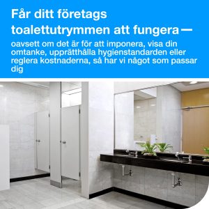 Offentligt toalettutrymme med flera bås och handfat, med texten 