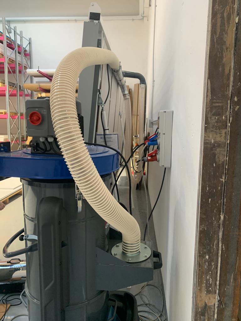 Wood dust collector integrerad med träbearbetningsmaskin